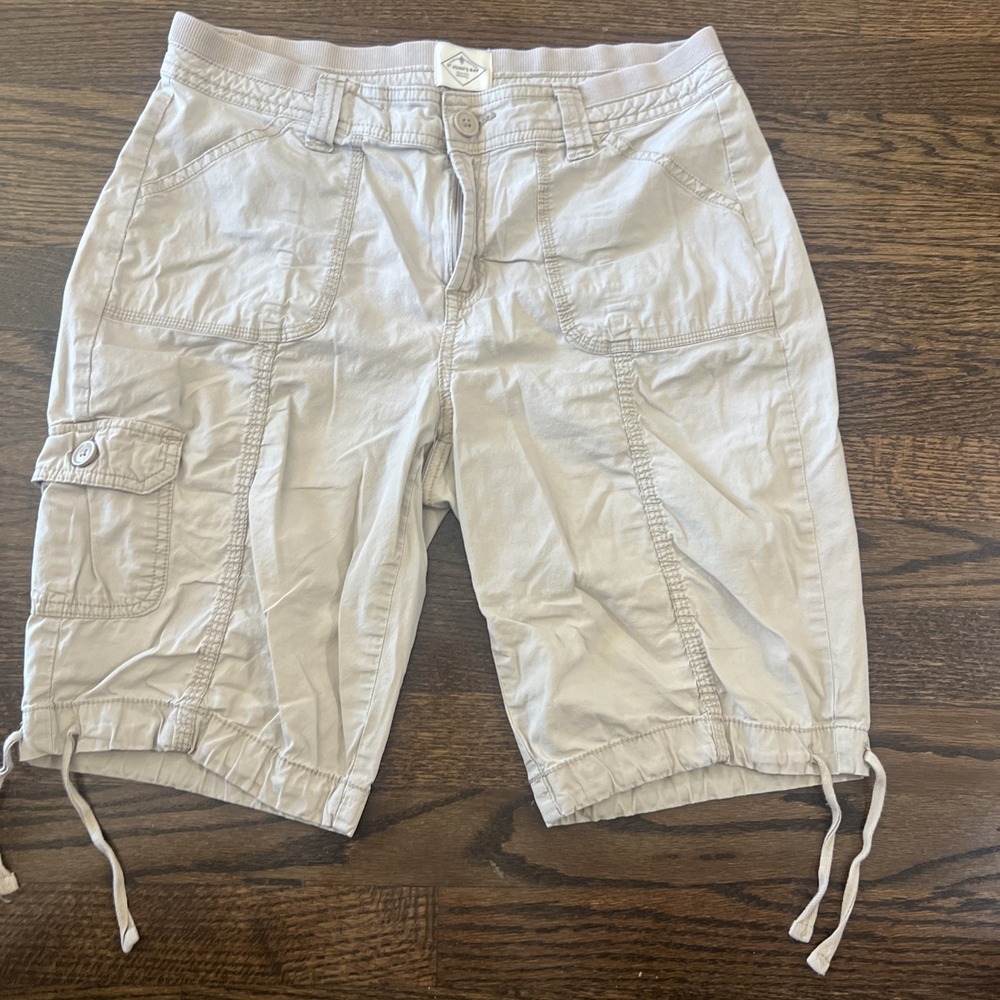 St. John's Bay Women's Tan Khaki Cargo Bermuda Shorts Size 6
